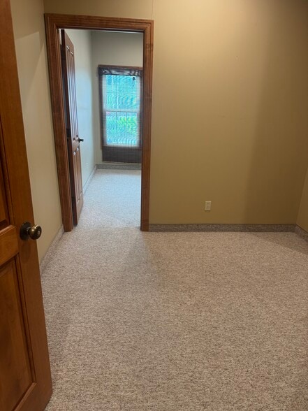 170 English Landing Dr, Parkville, MO for lease - Commercial Listing Video - Image 2 of 7