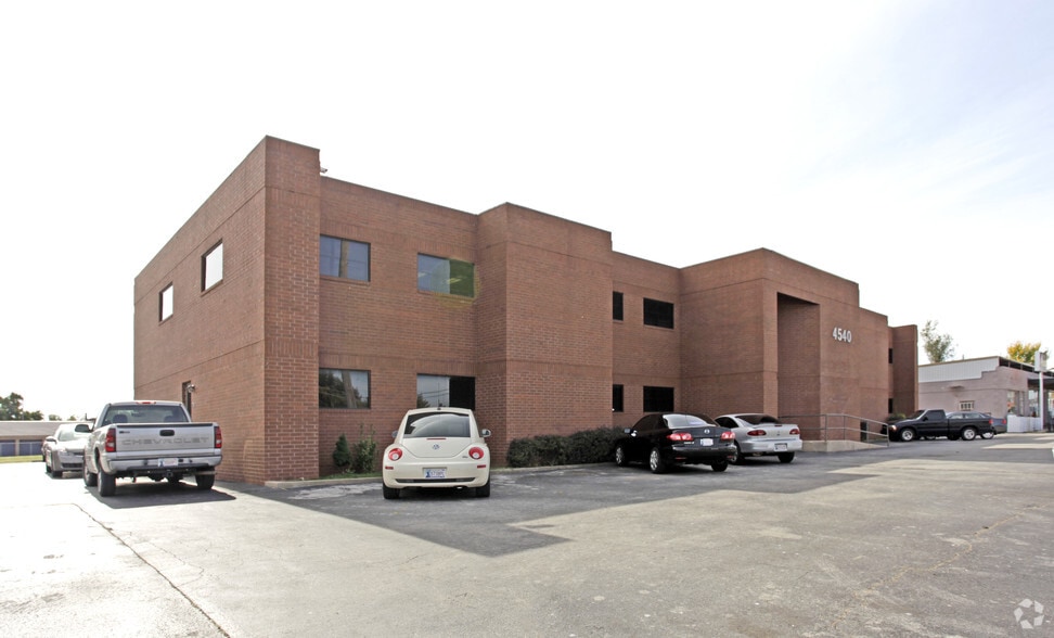 4540 NW 10th St, Oklahoma City, OK à louer - Photo principale - Image 1 de 17