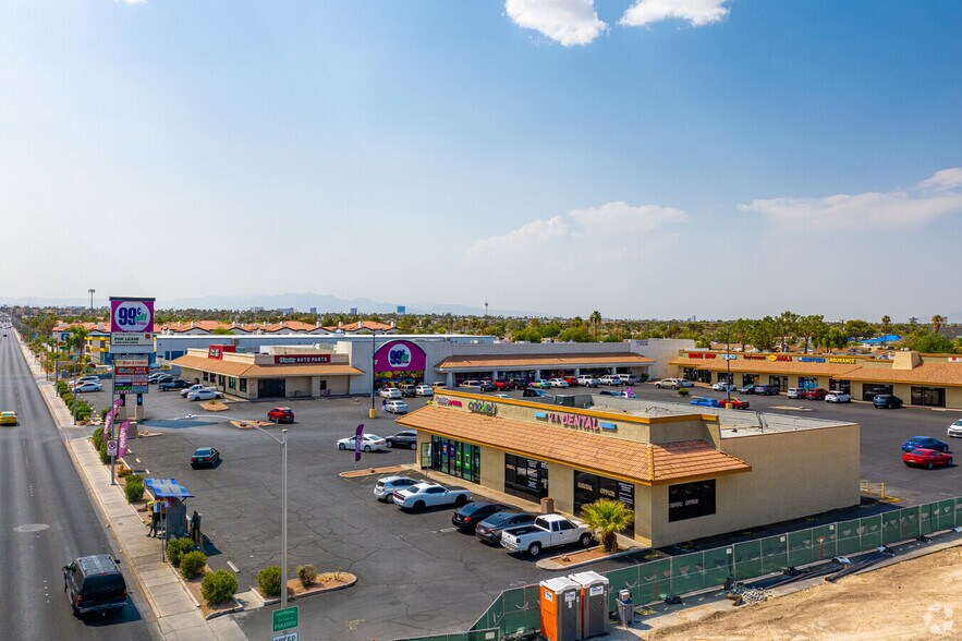 1969 N Decatur Blvd, Las Vegas, NV à louer - Photo du bâtiment - Image 2 de 6