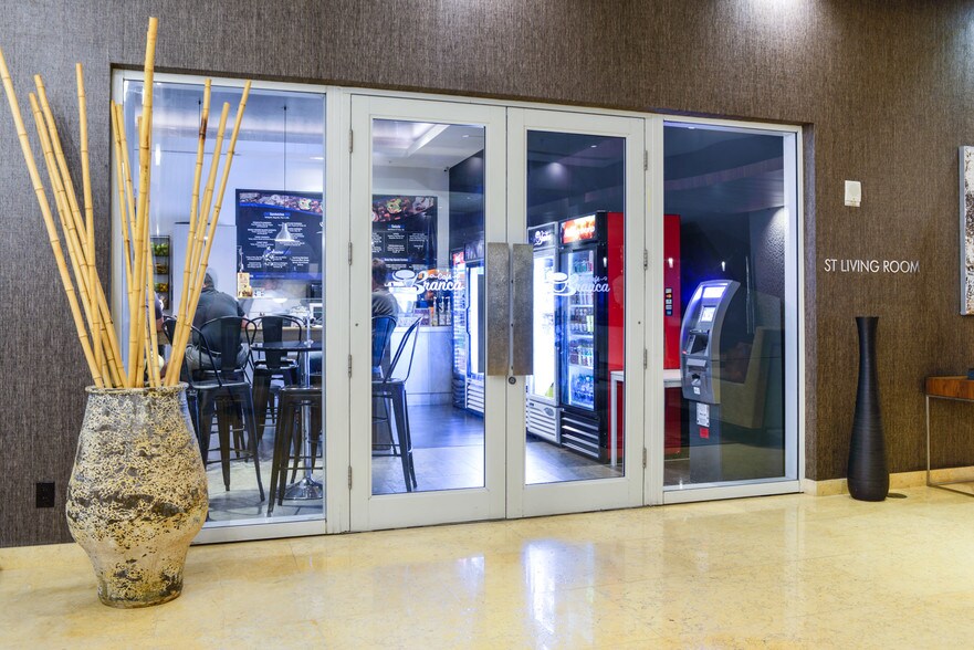 40 SW 13th St, Miami, FL à louer - Hall d’entrée - Image 3 de 14