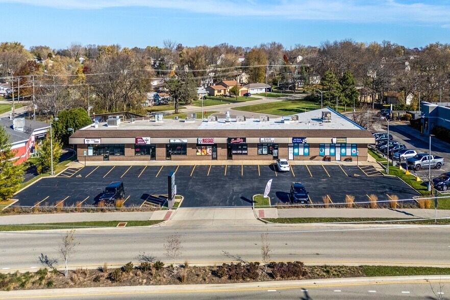 2232-2246 Grand Ave, Lindenhurst, IL à vendre - Photo du bâtiment - Image 1 de 9