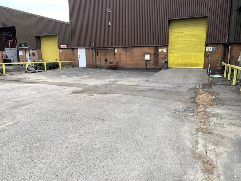 Castle Way, Louth for lease - Building Photo - Image 2 of 2