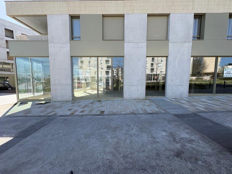Commerce de détail dans Saint-Herblain à louer - Photo du bâtiment - Image 2 de 8