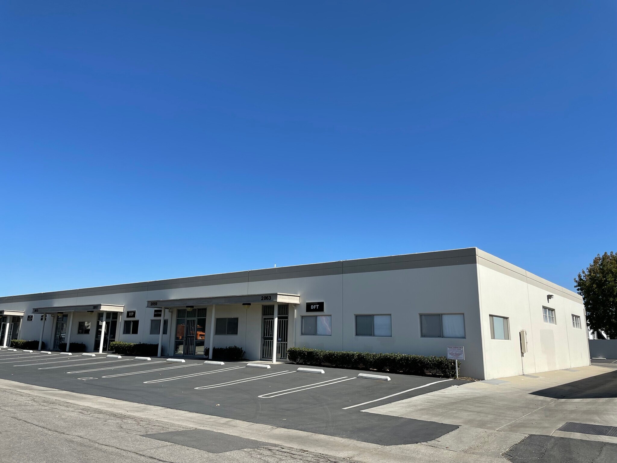 2043-2063 S Lyon St, Santa Ana, CA à vendre Photo du bâtiment- Image 1 de 1