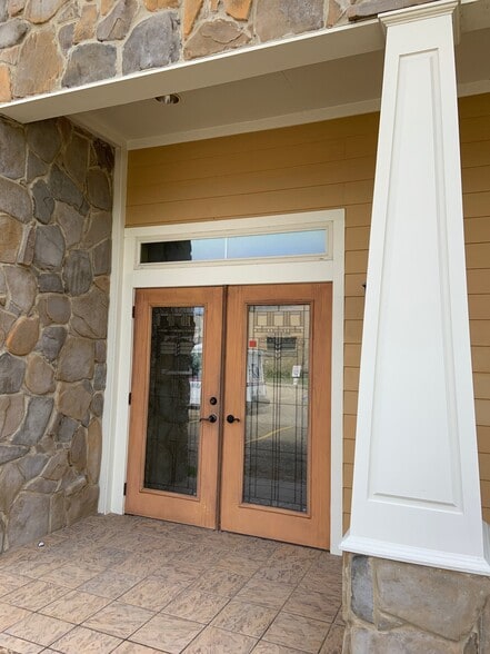 4 Bayoubrandt Dr, Beaumont, TX for sale - Building Photo - Image 2 of 13
