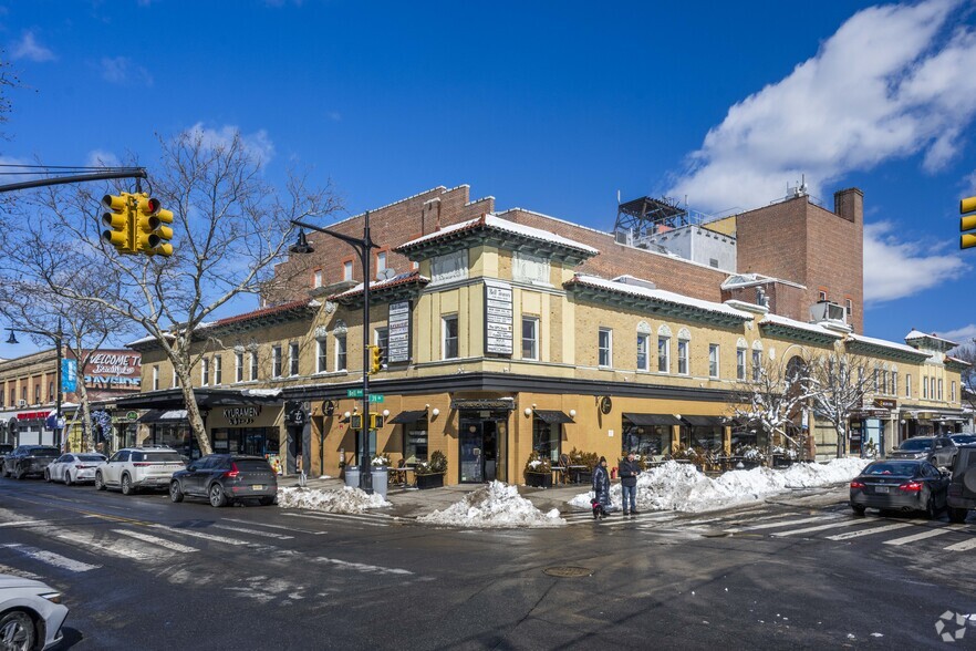 21333 39th Ave, Bayside, NY for lease - Primary Photo - Image 1 of 4