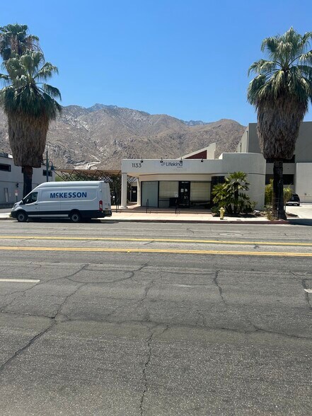 1133 N Palm Canyon Dr, Palm Springs, CA à louer - Photo du bâtiment - Image 1 de 36