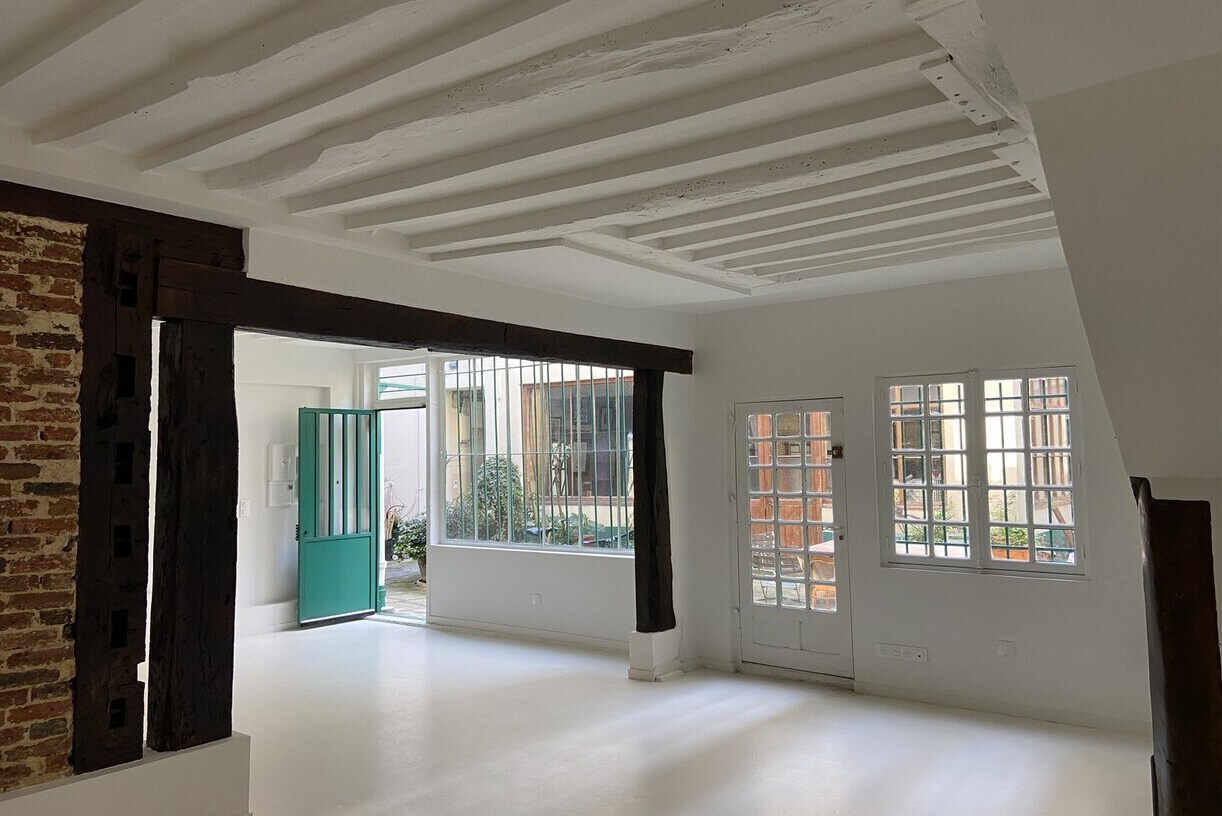 Paris, PAR 75011 -  -  - Interior Photo - Image 1 of 4