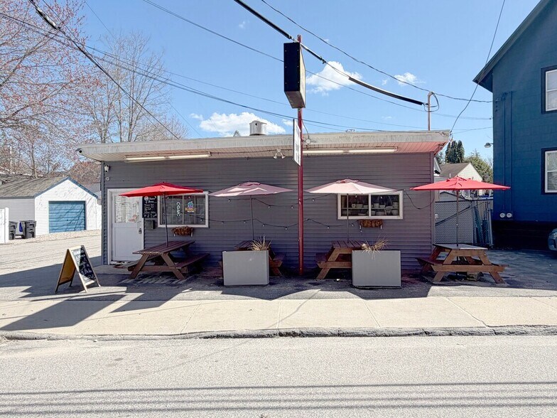 113-115 Saco Ave Old Orchard Beach, ME portefeuille de 2 propriétés à vendre sur LoopNet.ca - Photo du bâtiment - Image 2 de 12