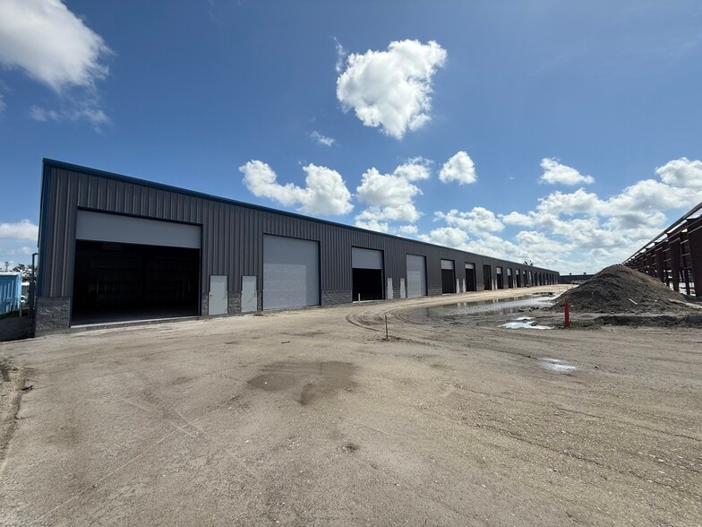 16225/16235 Pine Ridge Industrial portfolio of 2 properties for sale on LoopNet.ca - Building Photo - Image 3 of 5