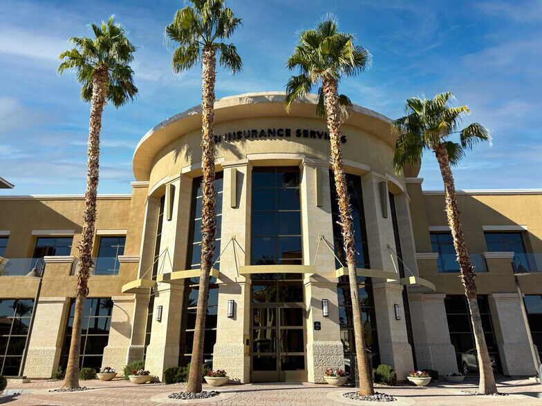 8360 W Sahara Ave, Las Vegas, NV à louer - Photo du bâtiment - Image 2 de 8