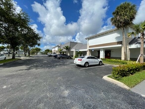 2501-2565 N Dixie Hwy, Lake Worth, FL for lease Building Photo- Image 1 of 8