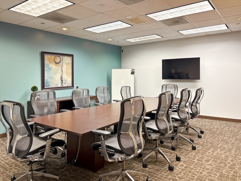 630 Freedom Business Center Dr, King Of Prussia, PA for lease - Interior Photo - Image 2 of 10