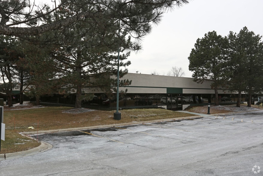 2245 Enterprise Dr, Westchester, IL à louer - Photo du bâtiment - Image 1 de 6