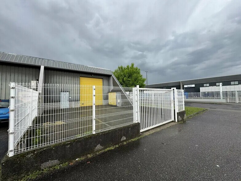 Flex dans Vaulx-en-Velin à louer - Photo du bâtiment - Image 2 de 5