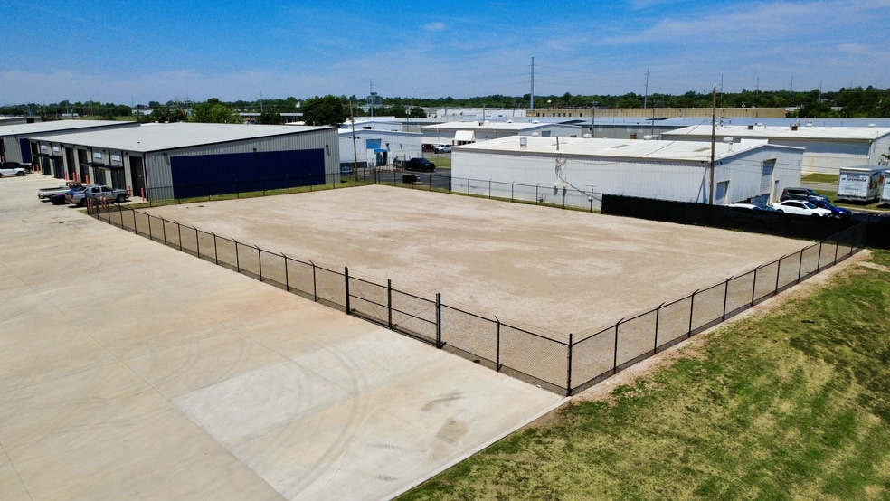 32 N Rockwell Ave, Oklahoma City, OK for lease - Aerial - Image 2 of 5
