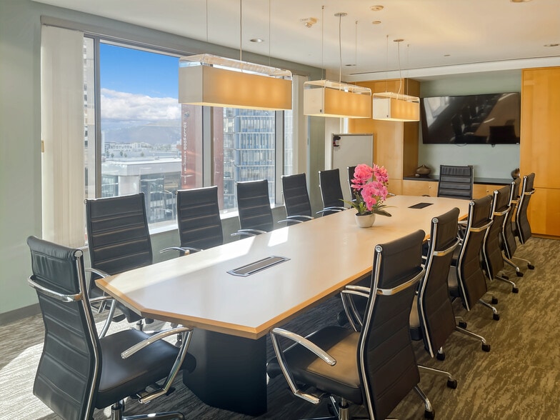 450 N Brand Blvd, Glendale, CA à louer - Photo intérieure - Image 2 de 14