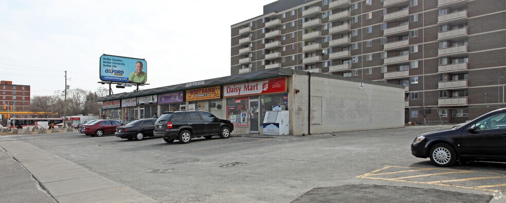 3443-3447 St Clair Ave E, Toronto, ON à louer - Photo du bâtiment - Image 3 de 4