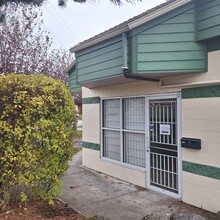 1975 Boxwood Rd, Nanaimo, BC for lease Building Photo- Image 2 of 11