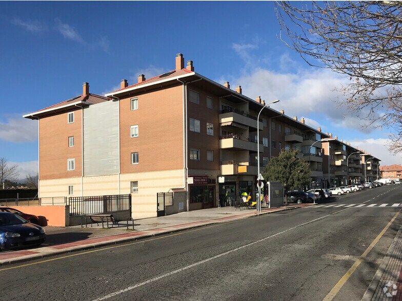 Calle los Madroños, 6, Collado Villalba, Madrid à louer - Photo du bâtiment - Image 2 de 3