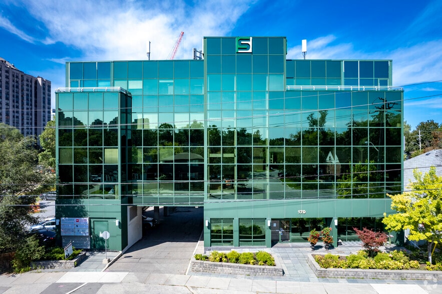 170 Sheppard Ave E, Toronto, ON à louer - Photo du bâtiment - Image 1 de 5
