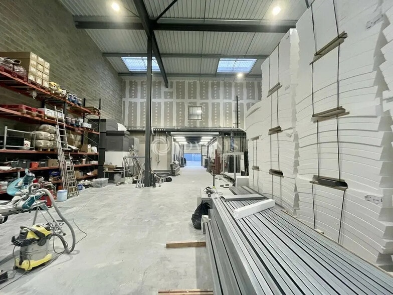 Flex in Cormeilles-en-Parisis for lease - Interior Photo - Image 3 of 10