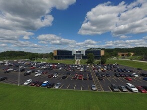 Union Carbide Dr, South Charleston, WV à louer Photo intérieure- Image 1 de 2