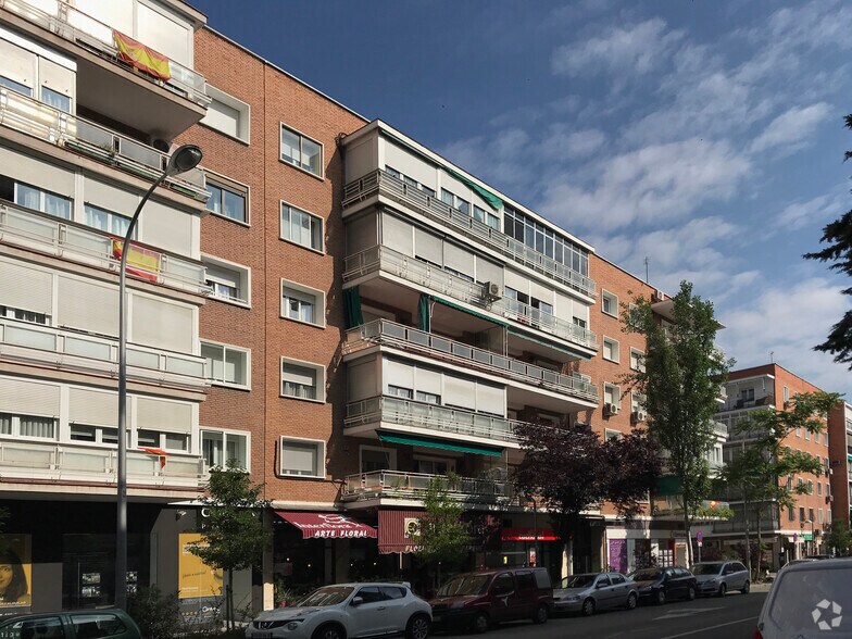 Avenida de Bruselas, 45, Madrid, Madrid à louer - Photo du bâtiment - Image 2 de 2
