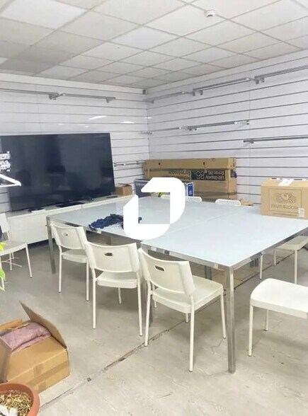 Office in Bobigny for lease - Interior Photo - Image 2 of 3