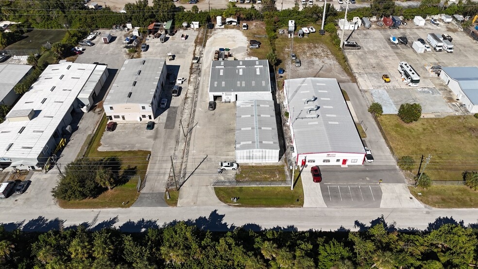 170 Rich St, Venice, FL for sale - Building Photo - Image 3 of 5