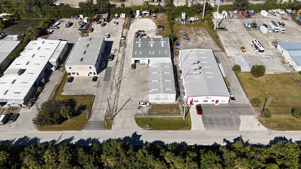 170 Rich St, Venice, FL à vendre - Photo du bâtiment - Image 3 de 5