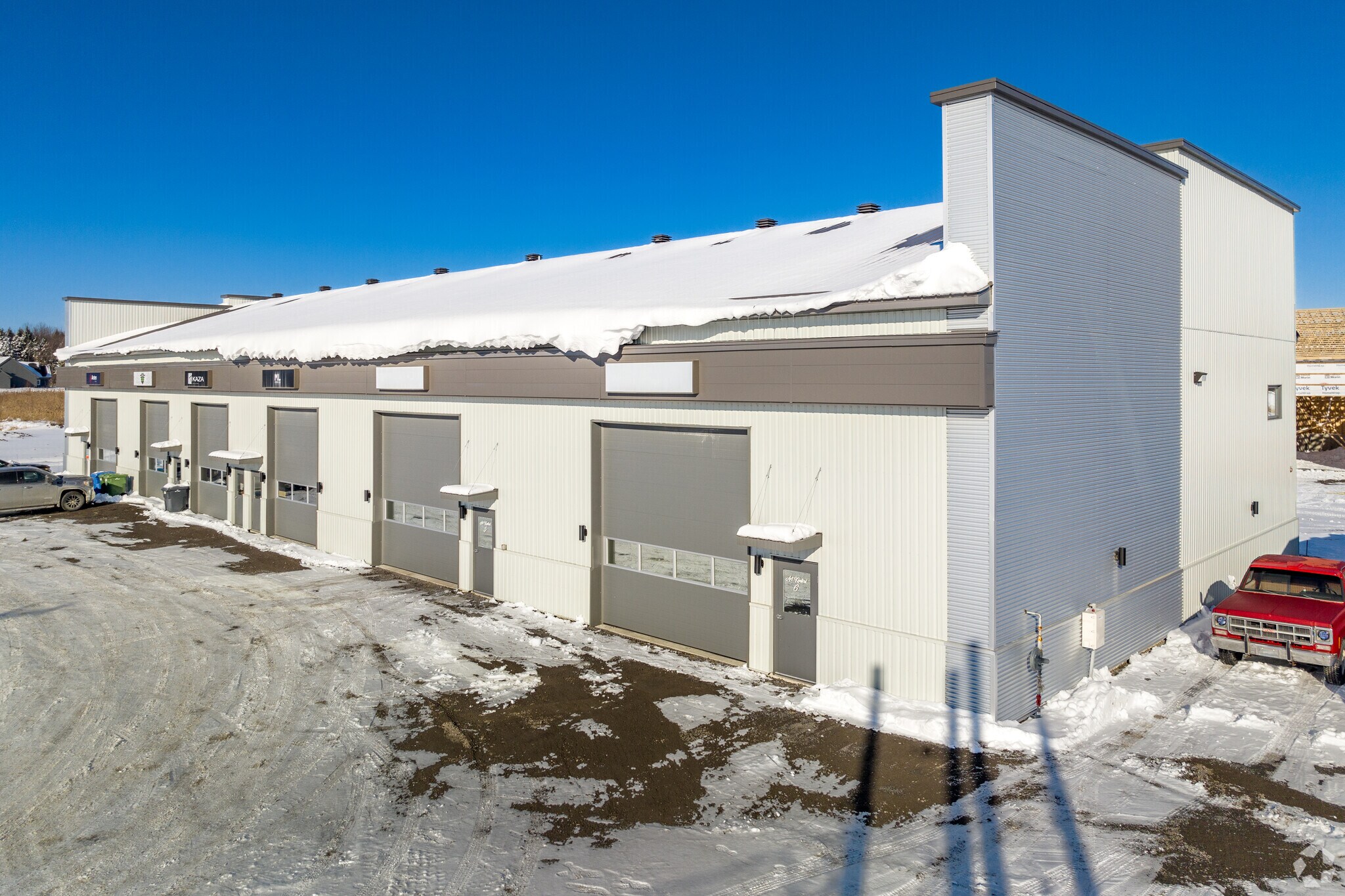 60 St Des Métiers, Lavaltrie, QC à vendre Photo du bâtiment- Image 1 de 1