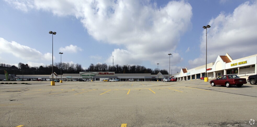 635 Pittsburgh Rd, Uniontown, PA for lease - Building Photo - Image 1 of 8