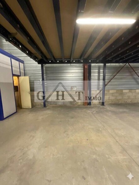 Industrial in Saint-Soupplets for lease - Interior Photo - Image 3 of 4