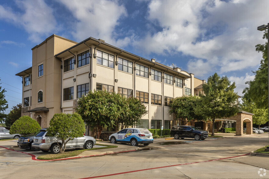 1452 Hughes Rd, Grapevine, TX for lease - Primary Photo - Image 1 of 9