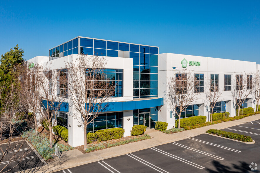 1075 W Lambert Rd, Brea, CA for lease - Primary Photo - Image 1 of 6