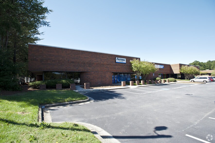 6230 Regency Pky, Norcross, GA à louer - Photo du bâtiment - Image 3 de 19