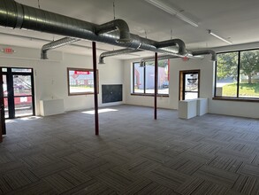 525 Main St, Wilton, ME à louer Photo du bâtiment- Image 2 de 7