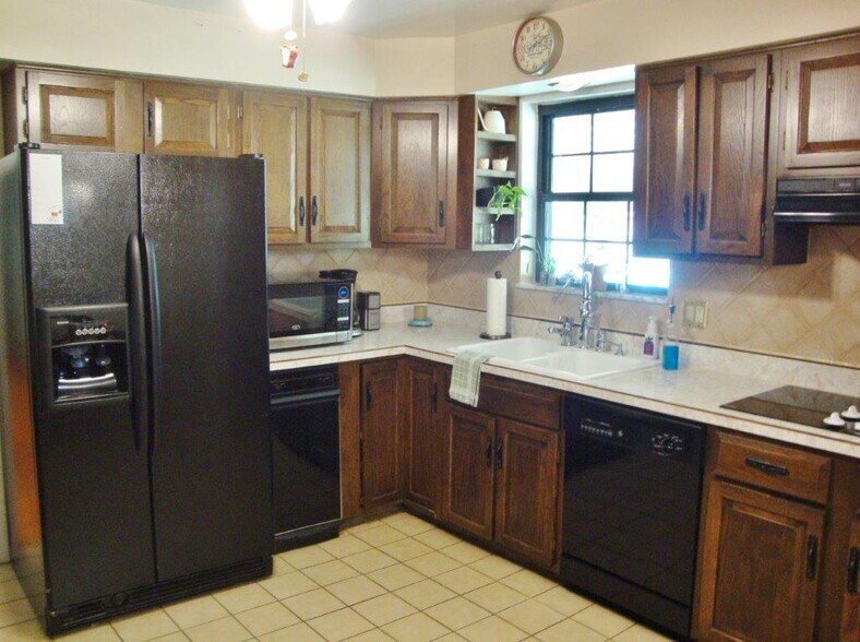 4911 N Bend Rd, Cincinnati, OH à vendre - Photo du bâtiment - Image 2 de 23