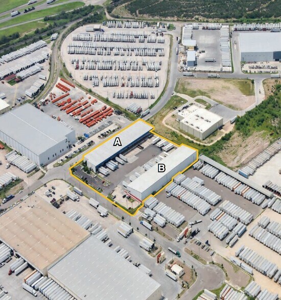 N Unitech Dr portefeuille de 2 propriétés à vendre sur LoopNet.ca - Photo du bâtiment - Image 3 de 14