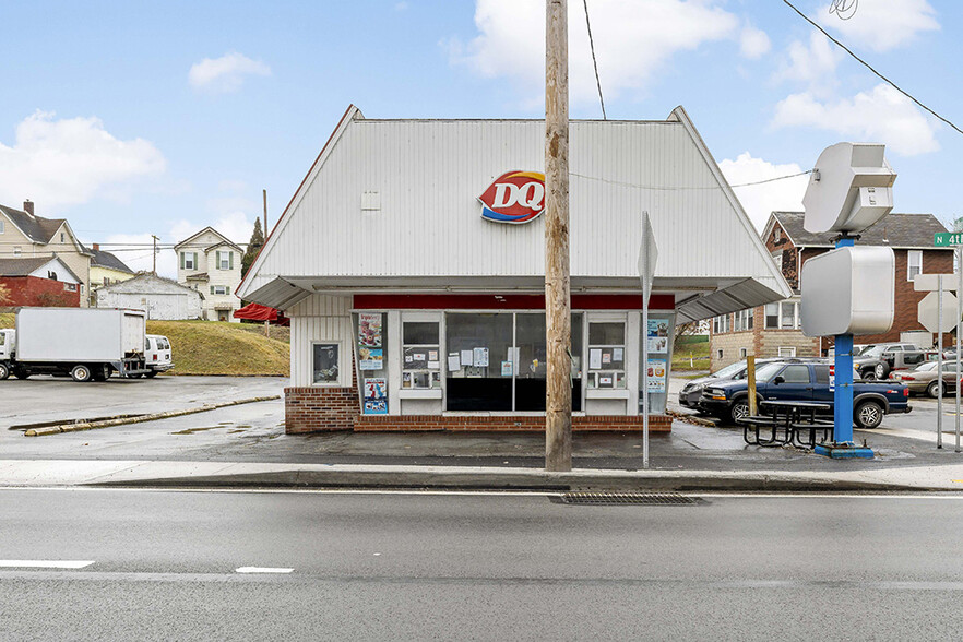 Dairy Queen Portfolio portfolio of 3 properties for sale on LoopNet.ca - Primary Photo - Image 2 of 3