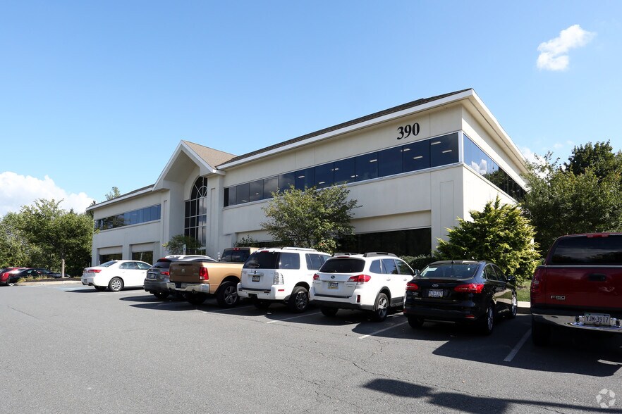 390 Waterloo Blvd, Exton, PA à vendre - Photo du bâtiment - Image 2 de 13