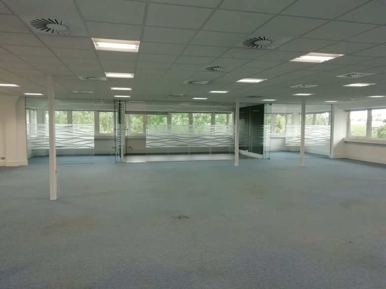 Fishponds Rd, Wokingham for lease - Building Photo - Image 3 of 14