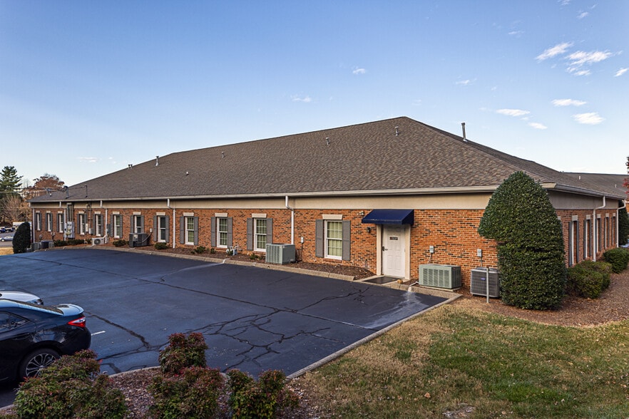 801-C Sunset Dr, Johnson City, TN à louer - Photo du bâtiment - Image 2 de 25