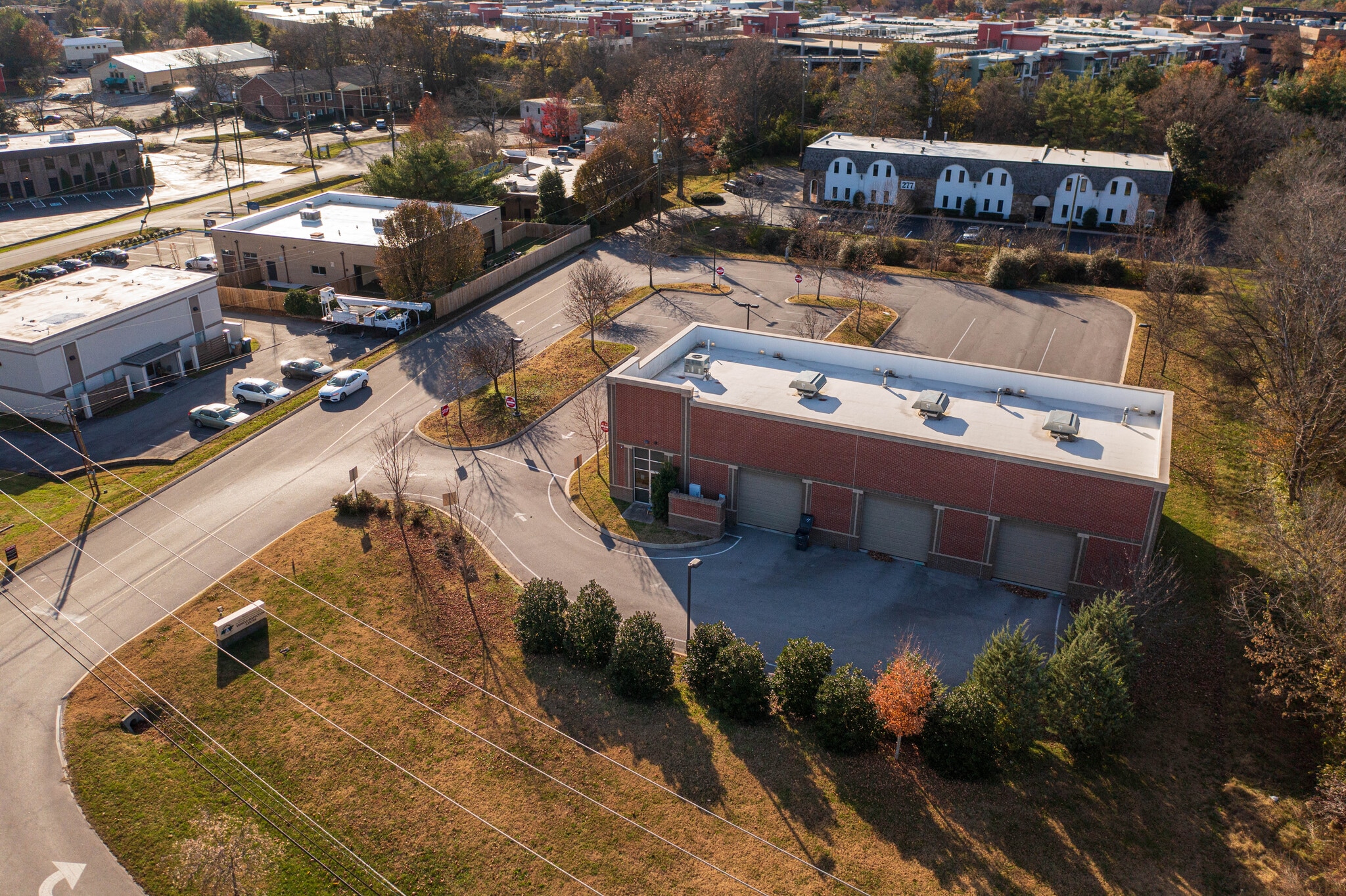 273 Wilson Pike Cir, Brentwood, TN for sale Primary Photo- Image 1 of 12