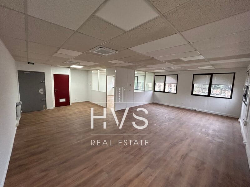 11 Boulevard De La Grande Thumine, Aix-en-Provence for lease Interior Photo- Image 1 of 7