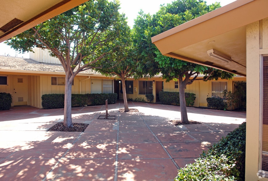 4747 Mission Blvd, San Diego, CA for lease - Building Photo - Image 2 of 18