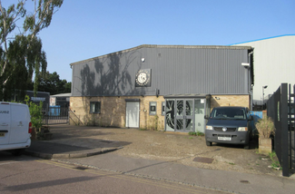 Plus de détails pour 8 Wintersells Rd, Byfleet - Industriel à louer