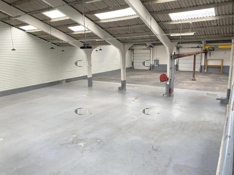 Industrial in Corbas for lease - Building Photo - Image 3 of 11