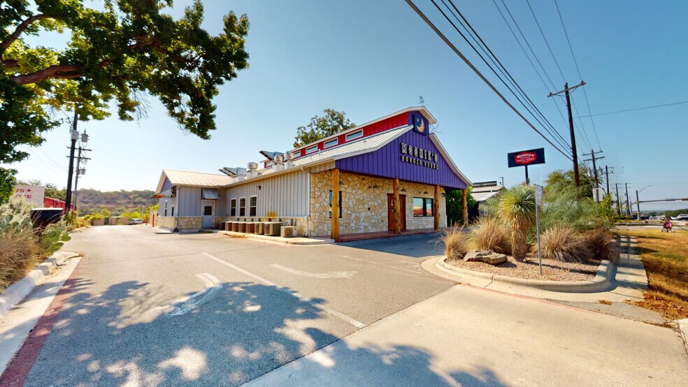 2411 N US Highway 281, Marble Falls, TX à vendre - Photo du bâtiment - Image 1 de 31